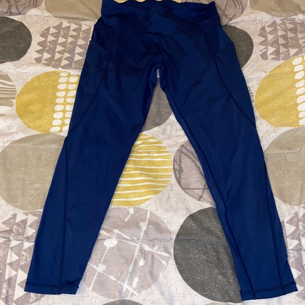 Used leggings with pocket